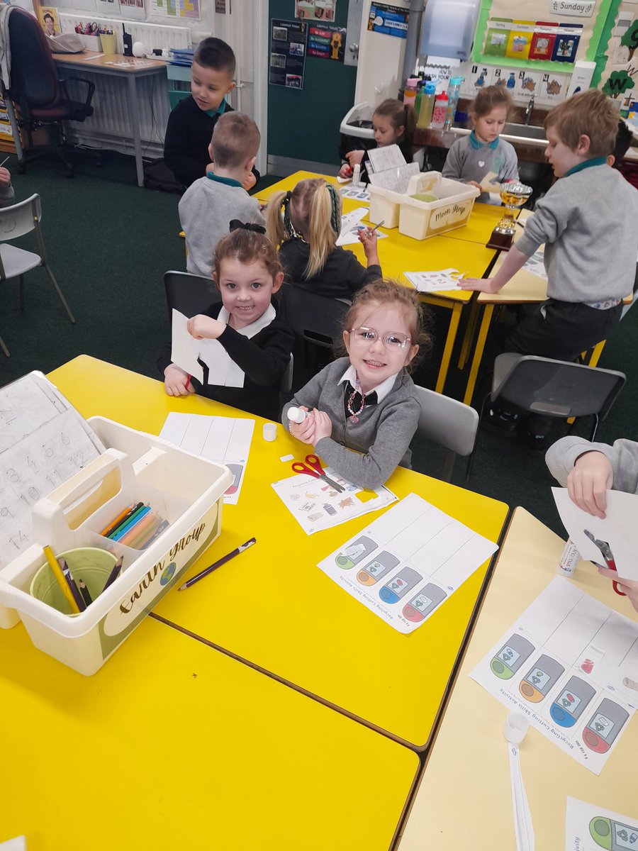 MrsSArthur1's tweet photo. I was so impressed with Room 1's knowledge of recycling today . Here  they are successfully and independently completing their follow up task @LawmuirPS @MissKWilsonRm1 https://t.co/tFL6GAZaoU