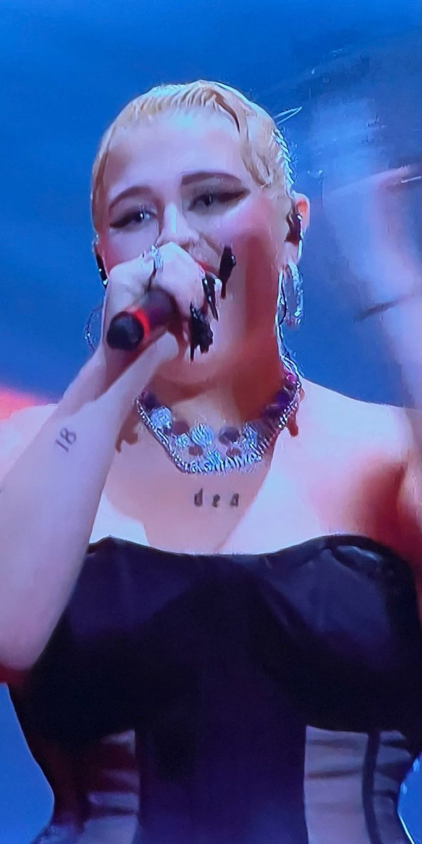 LoSgargiante's tweet photo. "dea"
BWHAHAHAHAHAHHAHAHAHAH
Sto morendo sul divano
#Sanremo2024 #Sanremo #BigMama #Bigintuttiisensi #bigmac #incetta #mcdonalds https://t.co/AKgyXe7RbB