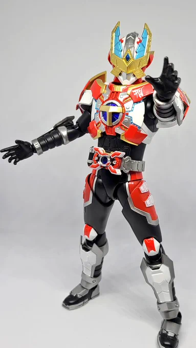 では仕事開始特撮フィギュアもいじりたい 