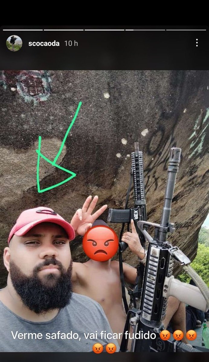 realidadedafvll's tweet photo. ⚠️ PEDERASTIA NO CAMPINHO ⚠️ Esse traficante Barbudo dopou o Cocão da Serrinha essa madrugada na Pedra Rachada e o estuprou.... é isso mesmo... Cocão da Serrinha foi enrrabado.    Após o ato sexual o barbudo fugiu levando os fuzis.  A princípio ele não pulou pra nenhuma facção só comeu o Cocão e roubou os fuzis mesmo.