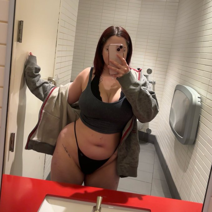idgaf <3 https://t.co/Dk490B6w5U