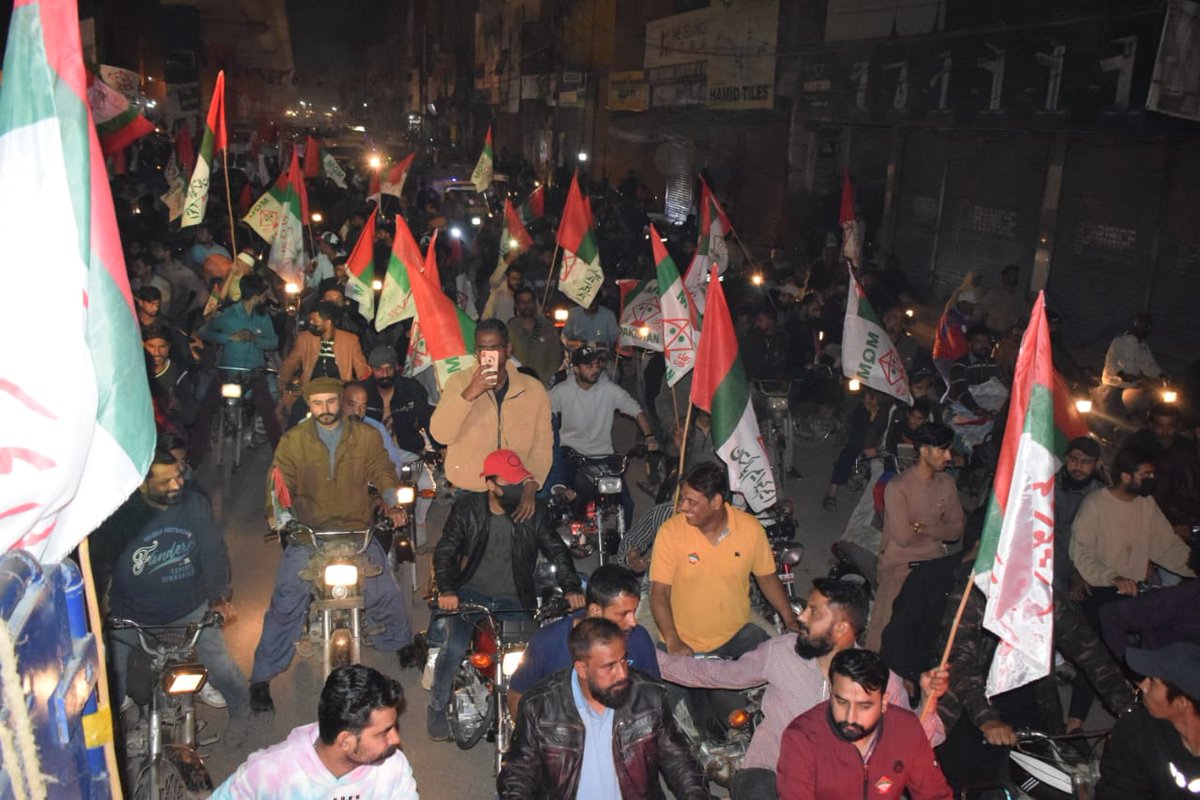 taha_khan90's tweet photo. ہمارا شہر ہمارا اختیار ! ✌
Witnessing an electrifying wave of support at the MQM Pakistan rally! The energy, passion, and unity among our people are truly unmatched.
#MQMP #KarachiKaFaislaMQMP #PS128 #TahaAhmedKhan #KarachiMQMKa #Elections2024 https://t.co/0Vwl1UkC9Q