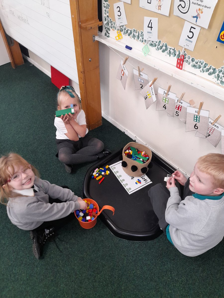 MrsSArthur1's tweet photo. During free play some decided to explore maths and others decided to be a teacher . What great imaginations Room 1 have !! @LawmuirPS @MissKWilsonRm1 https://t.co/oRPI6h5ANy
