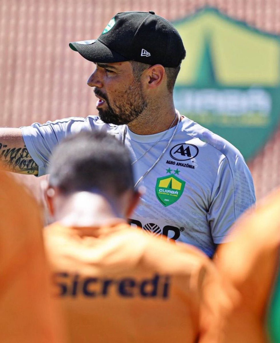 Cross_GP's tweet image. Sobre Antonio Oliveira, comparado a Barbieri e Zanard creio que o nome seja bom, para o momento todos são apostas, e apoiarei como todos os outros, basta saber se terá liberdade ou sera CAPADO pela diretoria e medalhões.