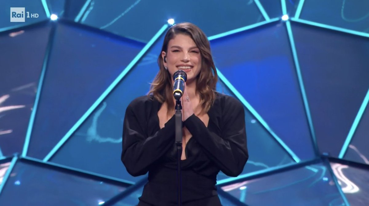 trash_italiano's tweet photo. I'm sorry, the old Emma can't come to the phone right now. Why? Oh sta chiamando l'avvocato. #Sanremo2024 https://t.co/yk6oYU9Fcc