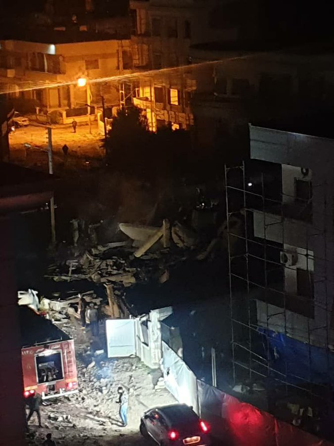 ferozwala's tweet photo. 📹Press coverage: A building was destroyed as a result of the Israeli occupation’s aggression against the Syrian city of #Homs.
#Syria https://t.co/ZmIQwzDHqp