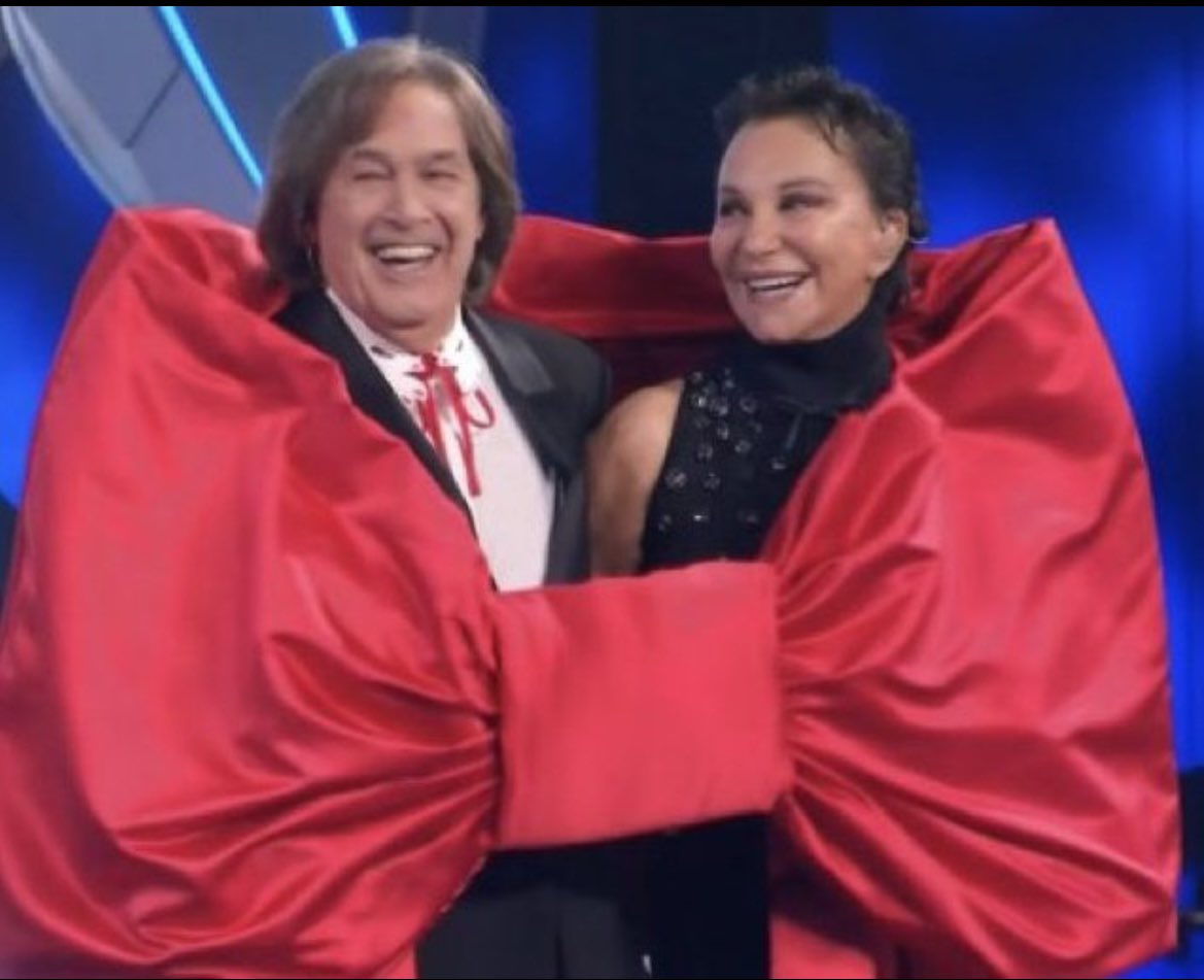 Chiarayeah_'s tweet photo. #Sanremo24 “amiœ stasera c’è pure quello che ti piace”
“Tranquilla amiœ, metto una cosa sobria”
Sempre io https://t.co/WZovznVizf