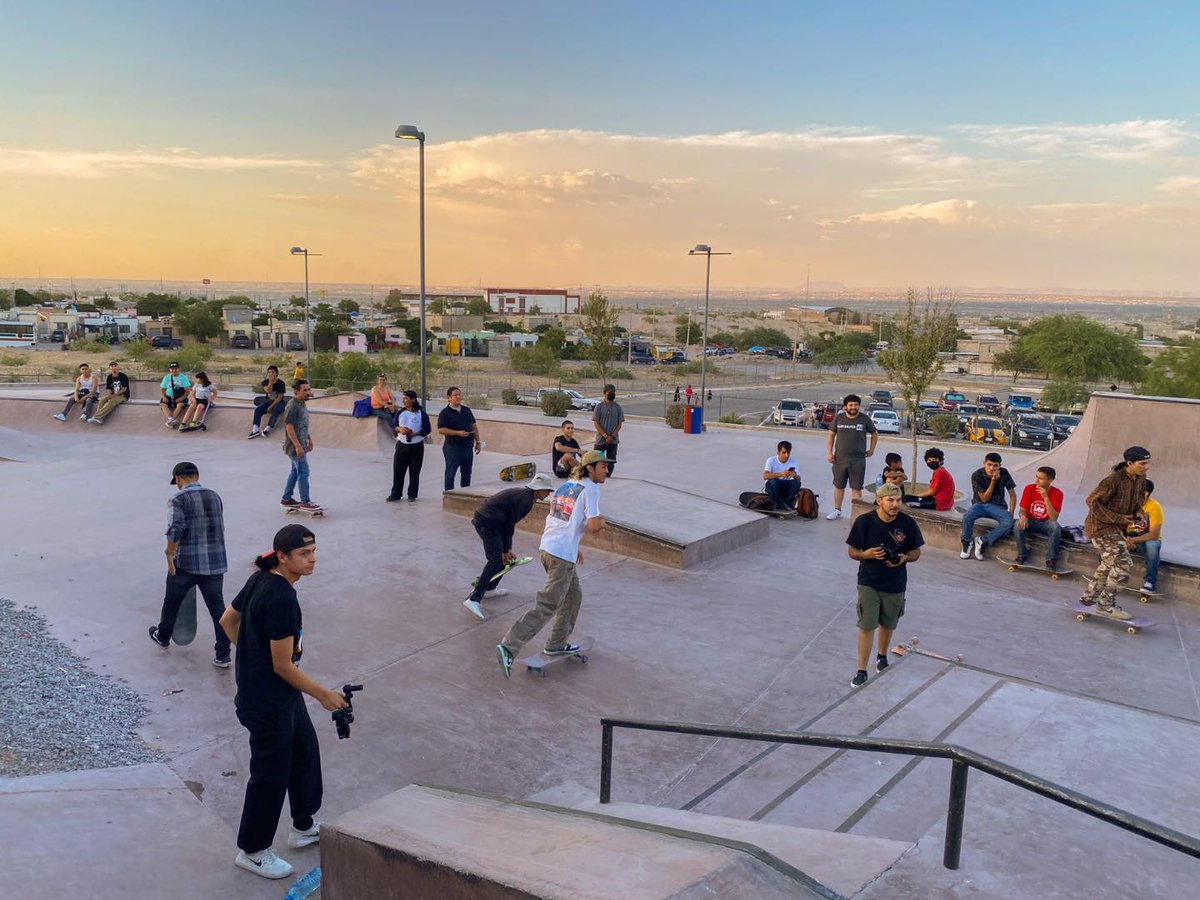 SECTUR_mx's tweet photo. El Skatepark La Duna ubicado en #CiudadJuárez, #Chihuahua, ganó el Premio de Honor🏆otorgado por el Streetscape Research Center de #China 🇨🇳 en la categoría Diseño Especial.

Creado por la Facultad de Arquitectura UNAM. Un reconocimiento del mundo para #México. 😍🙌 https://t.co/qfXcGO0KAk