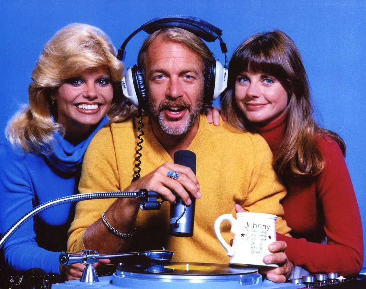 Brian_Blank's tweet photo. Some brilliant person who has a LOT of time on their hands stitched together all of Dr. Johnny Fever's #WKRP radio broadcasts from the show along with the actual songs he was spinning for this 3-hour radio broadcast!!!
https://t.co/fE6zRQEPRD https://t.co/SMMOKmakcP
