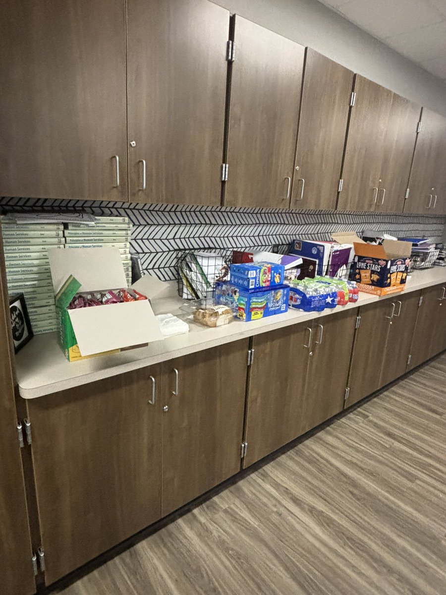 Getting ready for the raising resilient children event <a href="/MDJH_Panthers/">McDonald Junior High School</a>