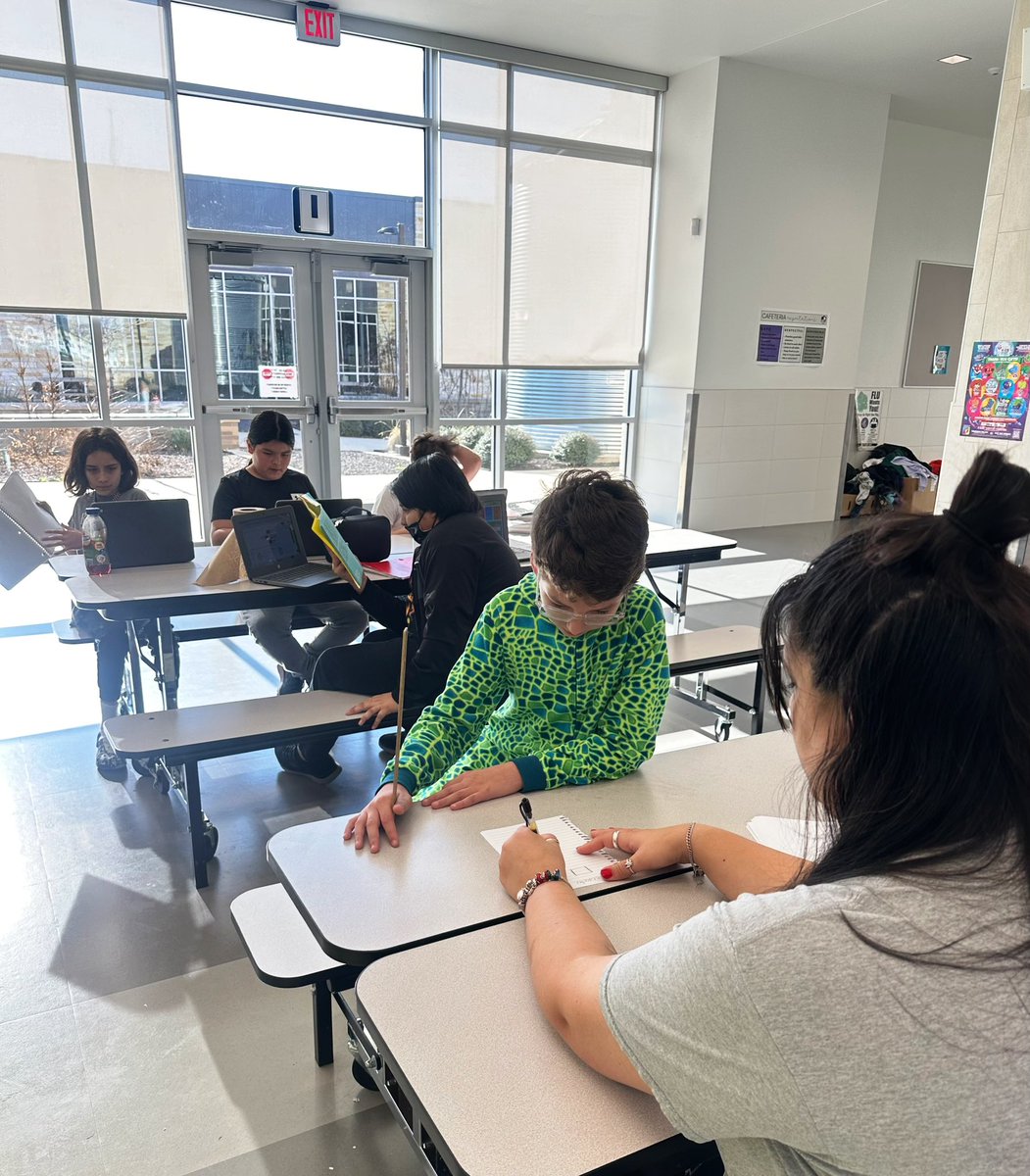 Shoutout to our 5th grade teachers and students for rocking their class rotations in the cafeteria this morning! Learning happens every where 🧠🙌🏽

#TheKnightWay #WIN 💜