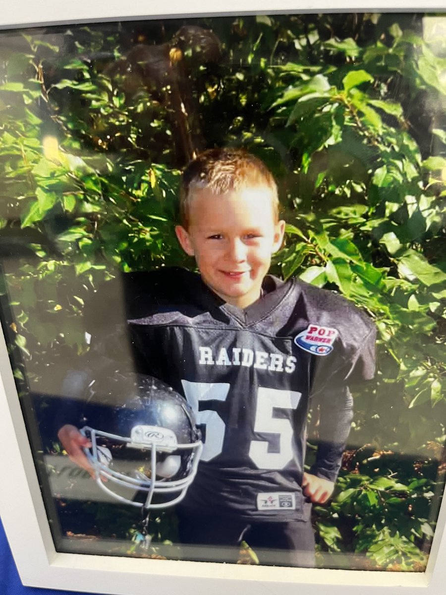 JackDan55847282's tweet image. Congrats to 3 awesome football players and great young men on signing today.  T Luv Locust, Big Braden Chisholm and Cool Hand Luke Warnock ❤️🙏🏻❤️🙏🏻❤️🙏🏻