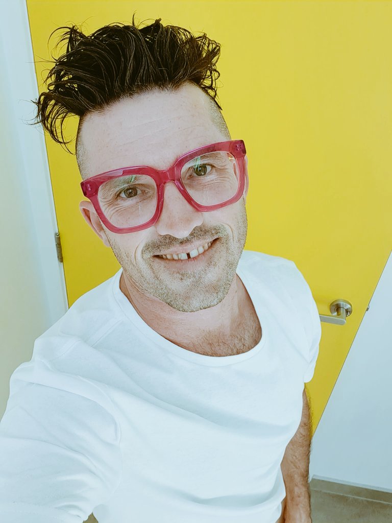 pengepandatante's tweet image. Fresh cut
Fresh white tea shirt.
Mustache...

See ya alligator... my dream date is not gonna stand for you.

Love know no boundaries except for that momo!

#datetime