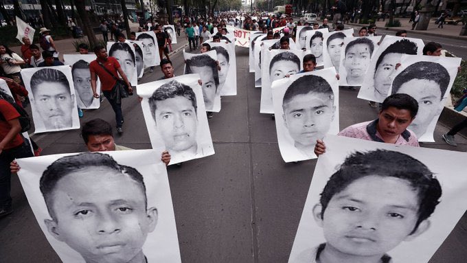 Abogados defensores de los 8  militares ligados al #casoAyotzinapa, anunciaron que denunciarán penalmente a los funcionarios de la #FGR que giraron las nuevas órdenes de aprehensión en contra de sus clientes, aparte de que ejercerán acciones legales en contra de los testigos