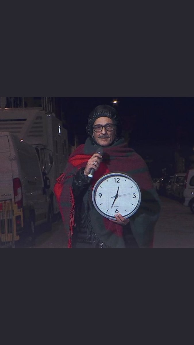 giort08's tweet photo. il Tre intanto dietro le quinte che aspetta di esibirsi #Sanremo24 https://t.co/81lDn4qX6x