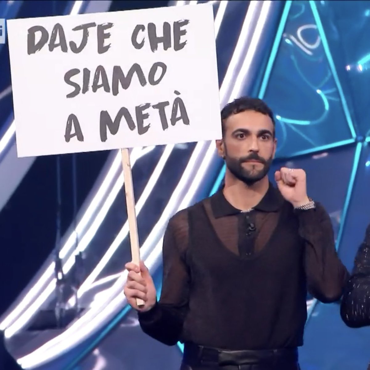 HiNefeli's tweet photo. Ma colleghiamoci con Il Tre a casa che vede Marco #Sanremo2024 https://t.co/YFsv94yJyx