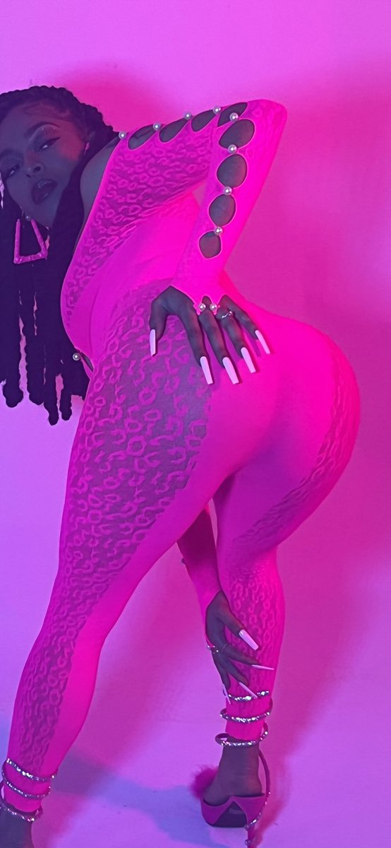 _KAMIDEATH_'s tweet photo. 🥳Walking into my ♒️3️⃣0️⃣th♒️ chapter fulfilling my purpose, 
embodying my talents🔥🤫
&amp; tapping into pink pretty girl shit!! 

💖BIG30💖
✨big things coming✨

(professional shots coming soon) https://t.co/wwOqqZYxvi