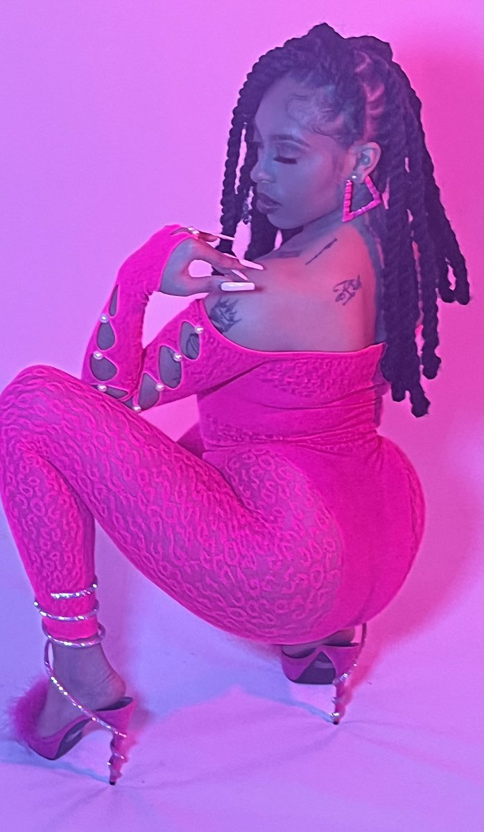 _KAMIDEATH_'s tweet photo. 🥳Walking into my ♒️3️⃣0️⃣th♒️ chapter fulfilling my purpose, 
embodying my talents🔥🤫
&amp; tapping into pink pretty girl shit!! 

💖BIG30💖
✨big things coming✨

(professional shots coming soon) https://t.co/wwOqqZYxvi