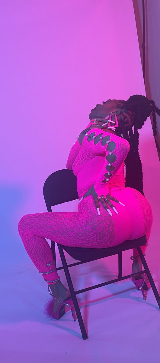 _KAMIDEATH_'s tweet photo. 🥳Walking into my ♒️3️⃣0️⃣th♒️ chapter fulfilling my purpose, 
embodying my talents🔥🤫
&amp; tapping into pink pretty girl shit!! 

💖BIG30💖
✨big things coming✨

(professional shots coming soon) https://t.co/wwOqqZYxvi