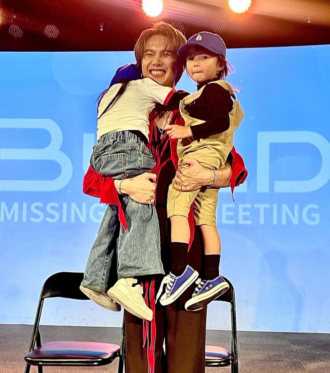 VegasSemOLas's tweet photo. 4° Dia
Momento fotos e Hi-touch

#BuildYourDreamInBrazil https://t.co/hdbAmD9ynm