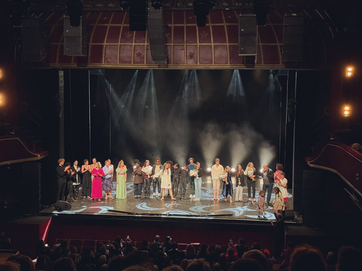Cyril Barthalois (@cbarthalois) on Twitter photo Gala HOPE 2024 au profit de l’<a href="/Inst_Myologie/">Institut de Myologie</a> au Casino de Paris. La danse et les danseurs au service de la recherche. Mention spéciale pour les 3 danseuses du <a href="/MalandainBallet/">Malandain Ballet</a> pour leur magnifique interprétation de La Mort du Cygne. Gala HOPE 2024 au profit de l’<a href="/Inst_Myologie/">Institut de Myologie</a> au Casino de Paris. La danse et les danseurs au service de la recherche. Mention spéciale pour les 3 danseuses du <a href="/MalandainBallet/">Malandain Ballet</a> pour leur magnifique interprétation de La Mort du Cygne.