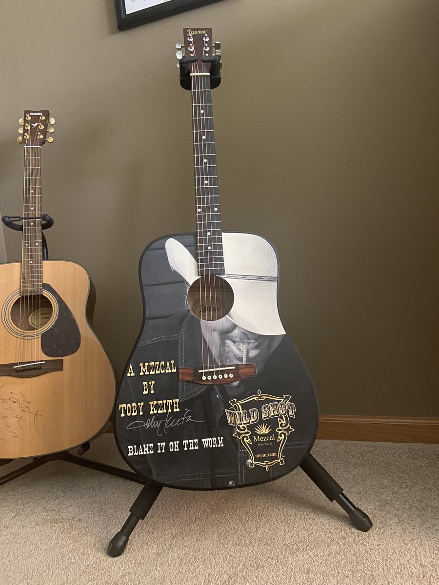 ramblin_ray's tweet photo. I don’t have a solo cup so I lift this up! #Toby_Keith https://t.co/mnZP1VPtI0