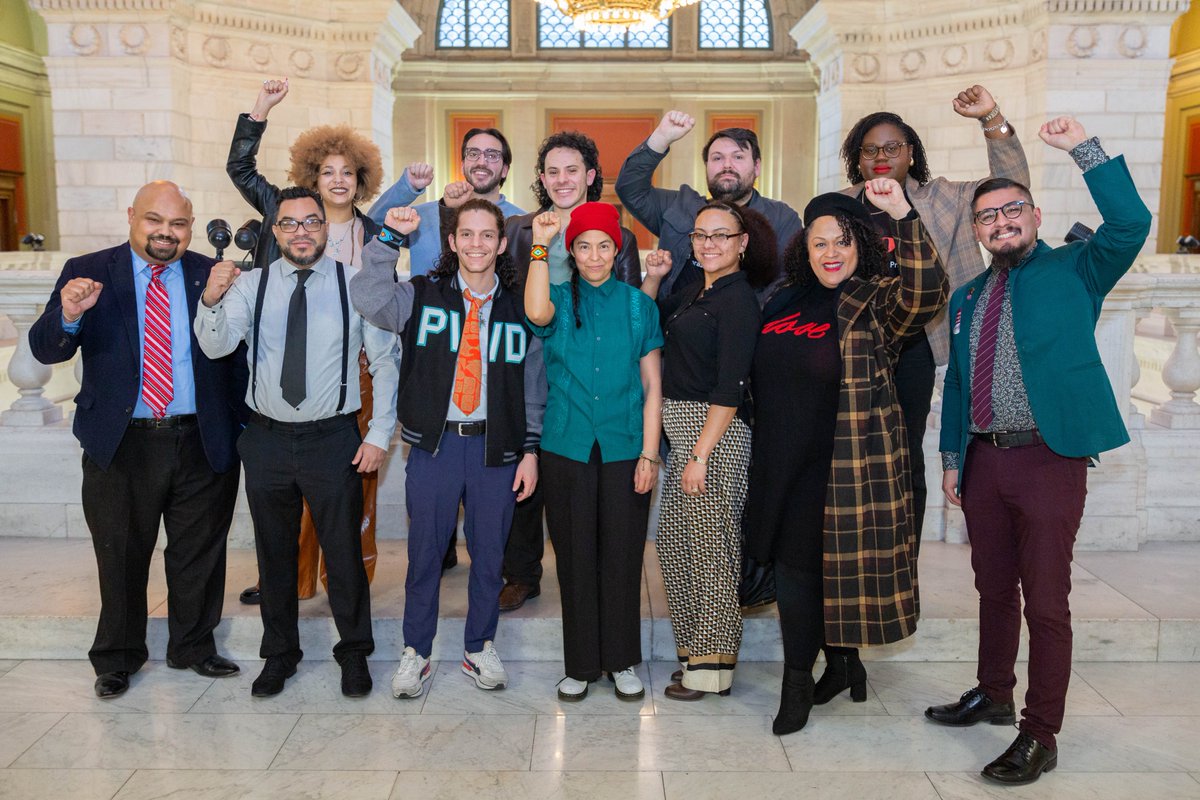 RIHouseofReps's tweet image. During this evening's House session, @DavidMoralesRI introduced a resolution joyously celebrating @trinityrep's premiere of "La Broa' (Broad Street)," a play inspired by the Latino history of Rhode Island.

As Rep. Morales stated, La Broa' "encompasses the Latino experience of…