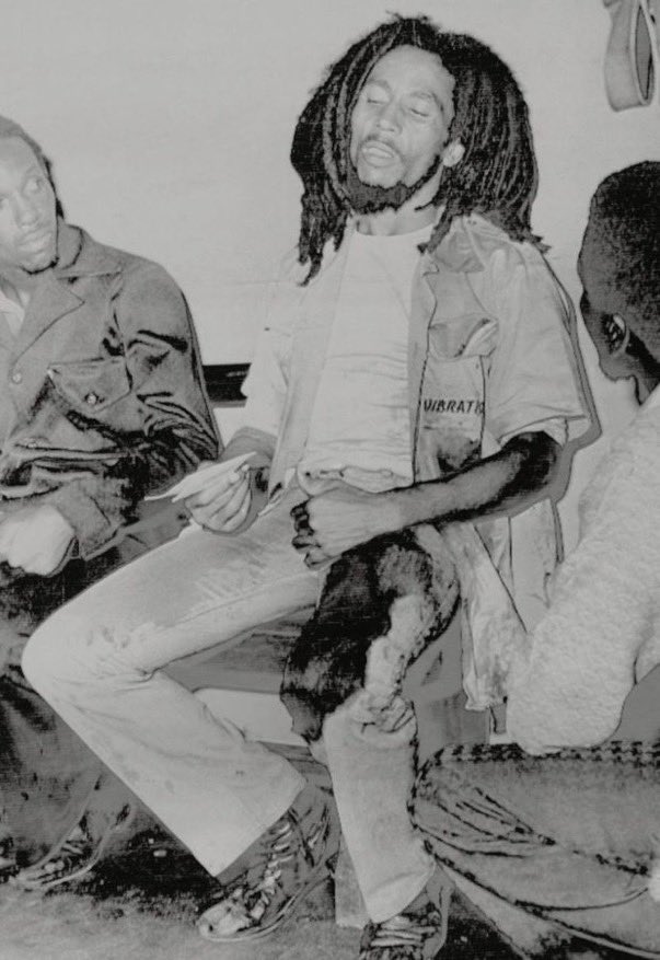 DiegoZas's tweet photo. Cumple Marley y dejo el registro audiovisual más cercano a una experiencia mística-musical que haya visto. Y lo tiene a él como protagonista. https://t.co/JtokrJCML3