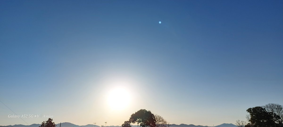 yumeasutw's tweet photo. #青空 に #朝日 が眩しい✨キーンと冷えた水曜日の朝☀️
日陰には、まだ雪が残っています⛄
予想最高/最低気温🌡️9℃/-3℃
晴れ☀️
お洗濯日和👕日溜まりは温もりを感じる穏やかな #木の芽晴れ に✨
#イマソラ #いまそら
#朝空
#雪
#日光連山
#空の名前
#天気の図鑑
#a2024 #a0207 #a202402 #a2024022 https://t.co/An9ZbYBJ5B