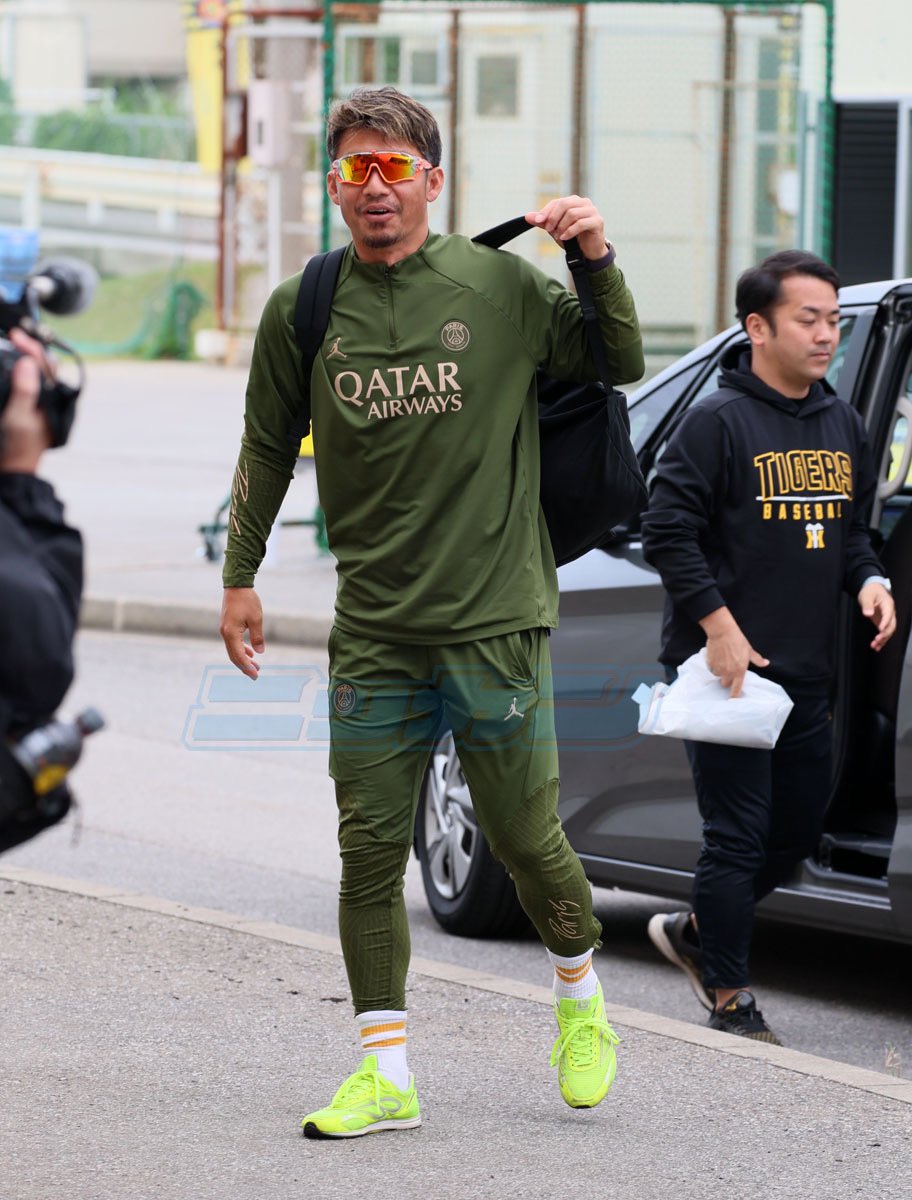 阪神タイガース鳥谷敬パリサンジェルマン ジャージ オリーブグリーンPSG廃盤 鳥谷 PSGのジャージ着てる