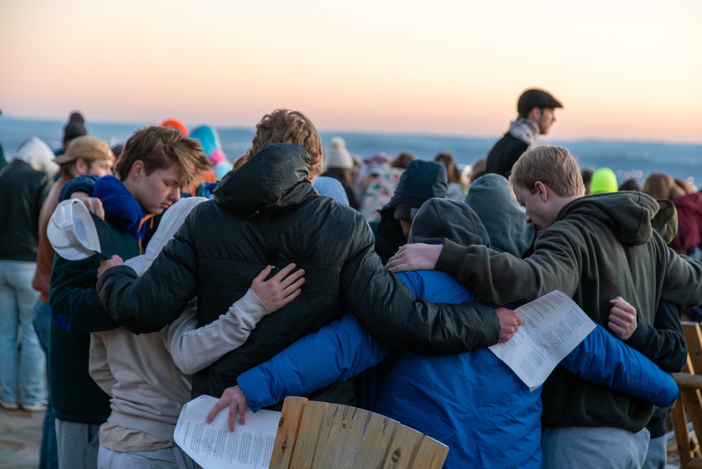 CovenantCollege's tweet photo. Hundreds of students attended this morning's sunrise worship service to kick off Day of Prayer. Read more about the history of the sunrise service on the Blue Tribune: https://t.co/PvNiSanM3r

#CovenantCollege #ChristianEducation #WeAreTheScots https://t.co/DwsJ2DUUen