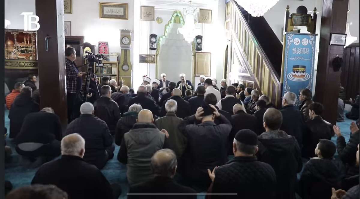T.C. Üsküp Büyükelçiliği Din Hizmetleri Müşavirliği ile Üsküp Müftülüğünün organizasyonunda, Üsküp Murat Paşa Camii'nde Miraç Kandil programı ve Türkiye'deki depremin yıldönümünde Kur'an-ı Kerim Tilaveti ve Hatim Duası programı düzenlendi.

Leyle-i Miracımız mübarek olsun! #üsküp