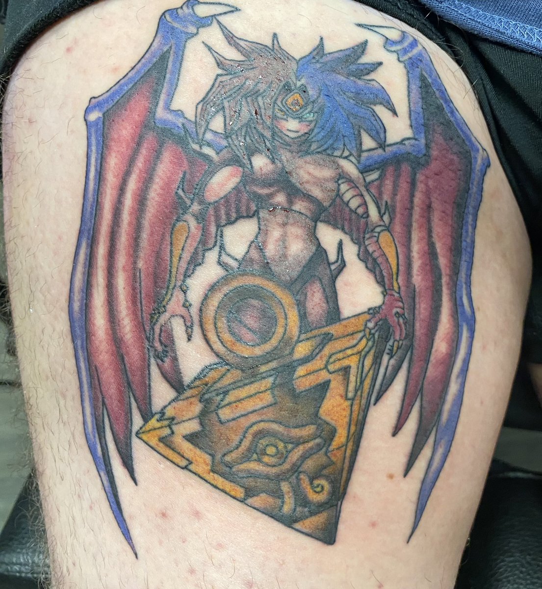 This is my NEW custom “Yubel” tattoo on my right leg. It’s all finished! Yubel is my favorite yugioh card with an androgynous dark appearance. This tattoo has merit. I’ve recorded the full tattooing process of this and it will be up on my YouTube channel “ItsMattsView” soon. 😎