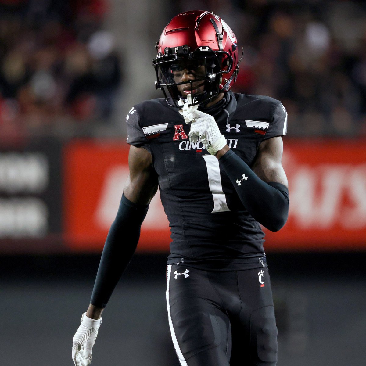 After a great conversation with @TysonVeidt I am blessed to receive my fifth offer from the University of Cincinnati⚫️🔴 @CartersvilleFB @coachemupchat @Coachkingruss @CoachKnight21 @CoachCandela99 @GoBearcatsFB