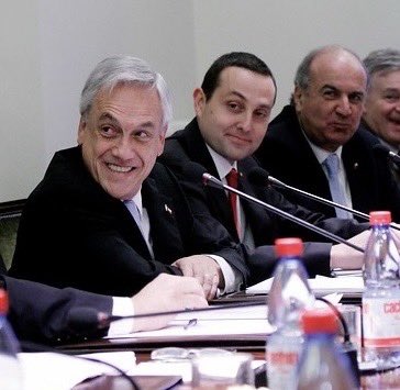 mauriciolob's tweet photo. Tuve el honor de trabajar con el Presidente Sebastián Piñera, y el privilegio de conocer a la persona, una mucho más cercana y sensible que el personaje del que por años me había tocado escribir en la prensa. 
Como me dijo tras la muerte de mi padre, en 2020, fiel a su fe: “Está descansando y en buenas manos”. 
Que así sea. 
Muchas gracias por todo.
