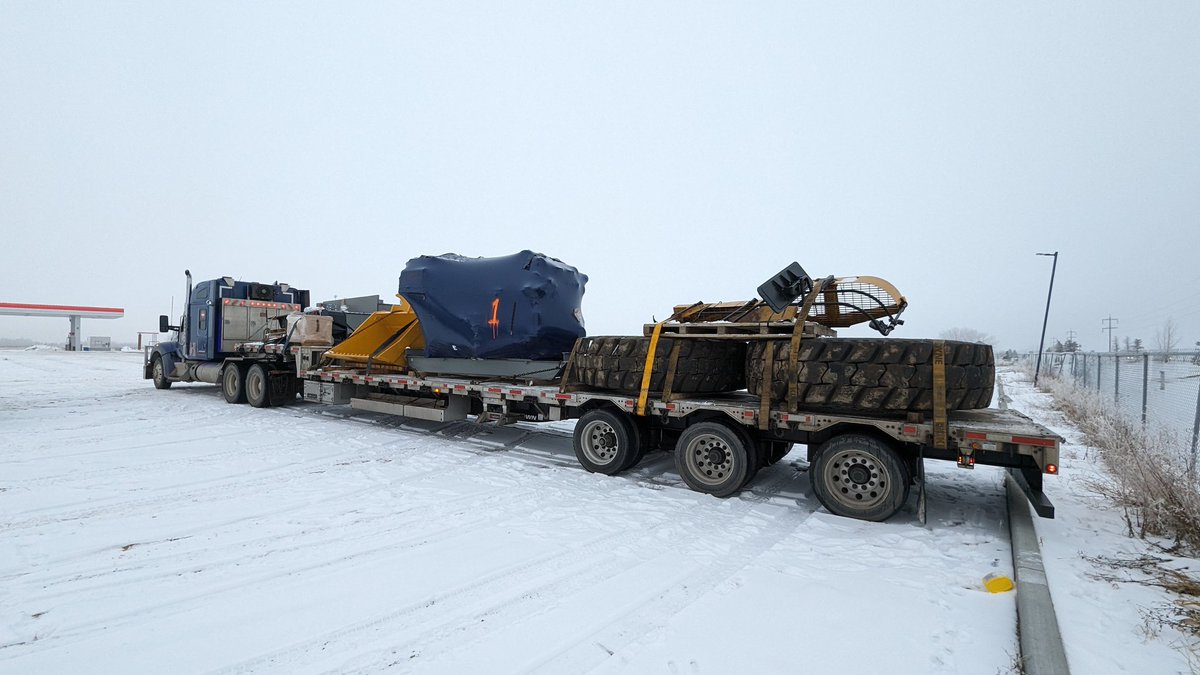 TruckinEh's tweet photo. Loaded with my 3 picks, 4 drops in TX  and LA is decked and ready to roll south... In the morning.

After a derailment rescue mission last night I'm going to bed early. https://t.co/uvcm4HIvXo