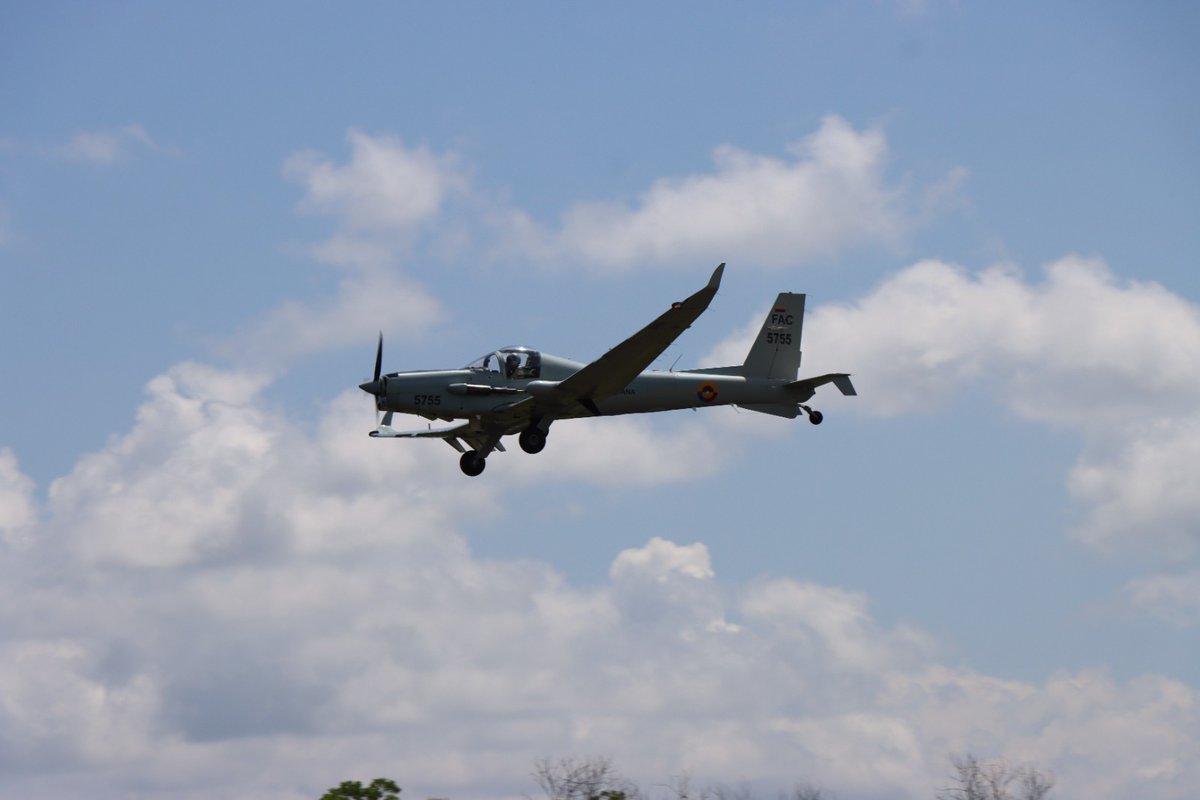 #SabíaQue
Los SA2-37 Schweizer bautizados como 'Vampiro', son poderosos equipos de inteligencia que apoyan misiones de reconocimiento y vigilancia en la #FuerzaAeroespacial🇨🇴, entre las labores que desarrollan está divisar zonas afectadas por la deforestación.
#RevistaFAC✍️✈️🚁🛰️