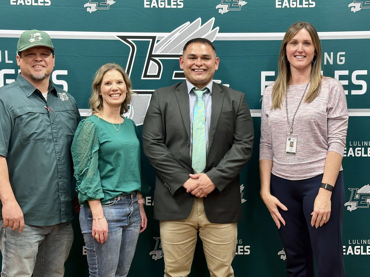 Matt_Stepp817's tweet photo. BREAKING Luling has named Bastrop Cedar Creek DC Jeremiah Granado as their next AD/HFC

Congratulations @CoachJGranado #txhsfb @dctf https://t.co/BlxiBJU5ed