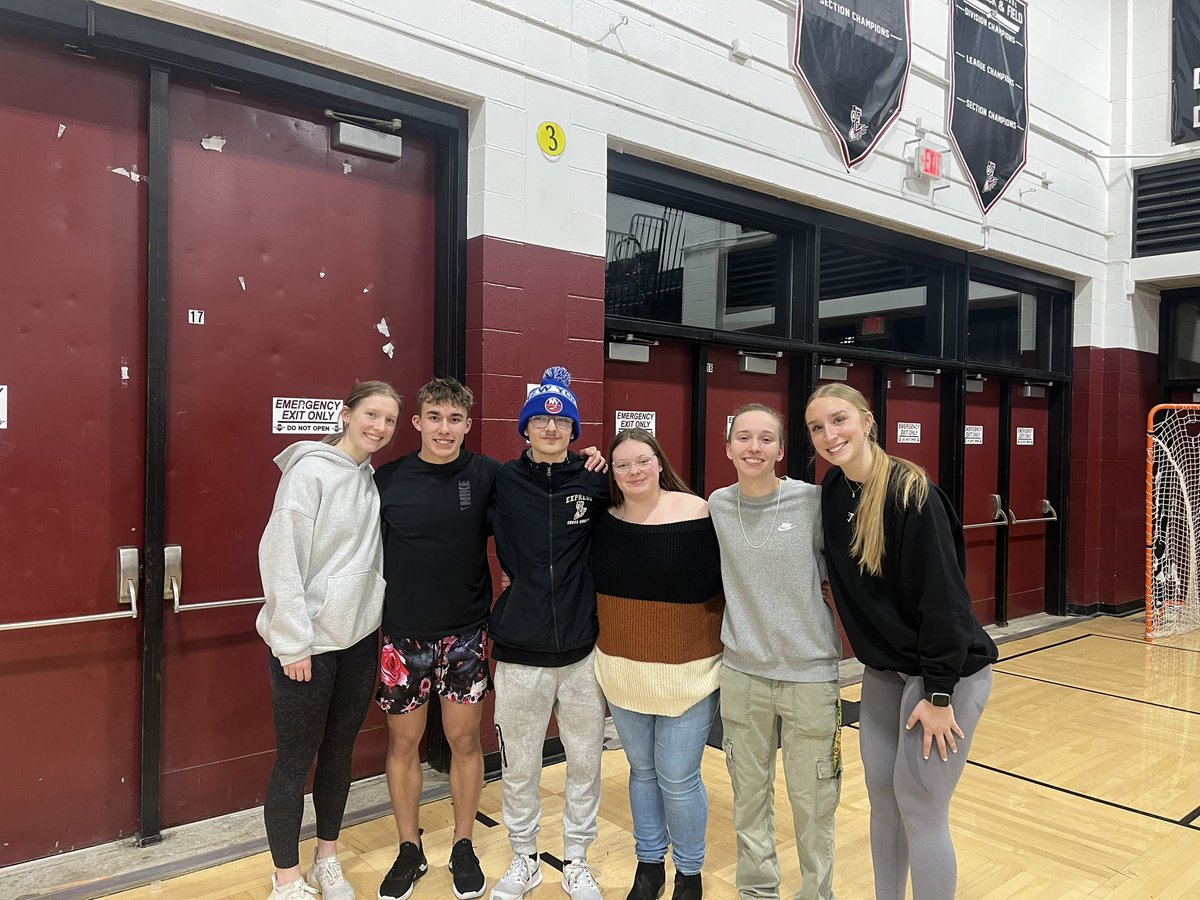 ECSD_Athletics's tweet photo. Congratulations to our senior Indoor Track athletes! #GoExpress https://t.co/ErrI9v7pl6