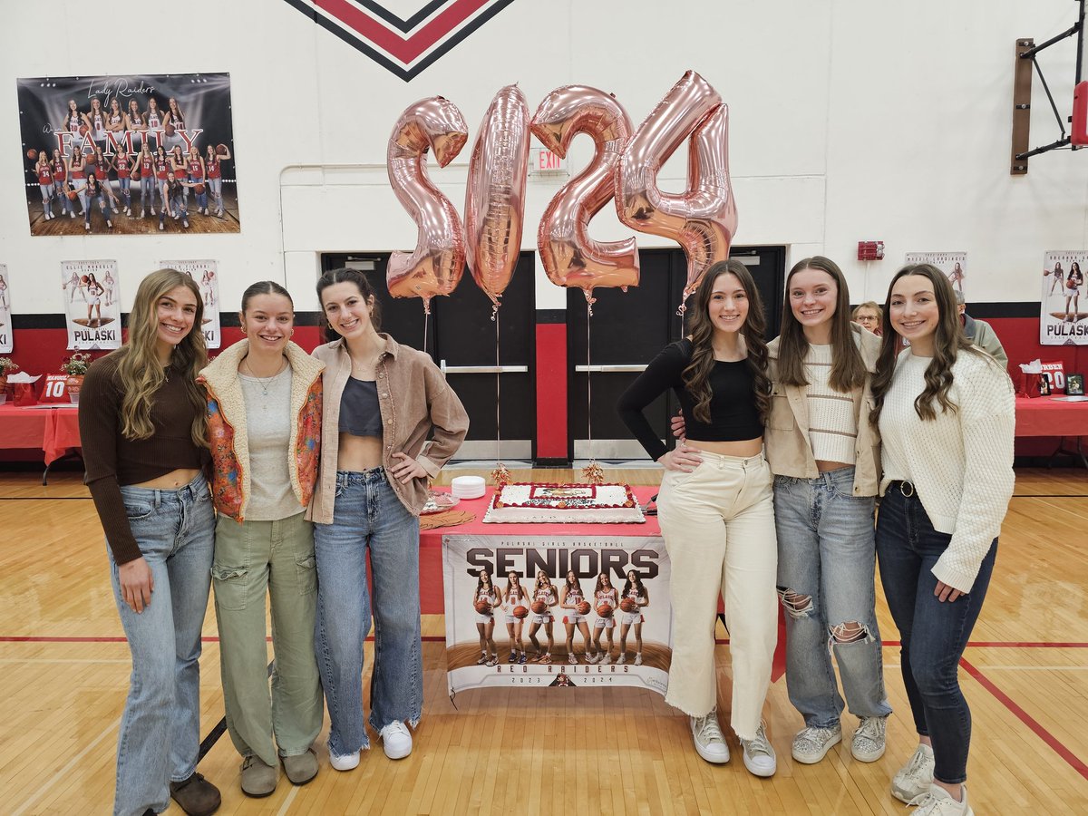 PulaskiRedSea's tweet photo. Senior Night! We are gonna miss this crew! #raiderstrong https://t.co/Pb5L9MAVpg