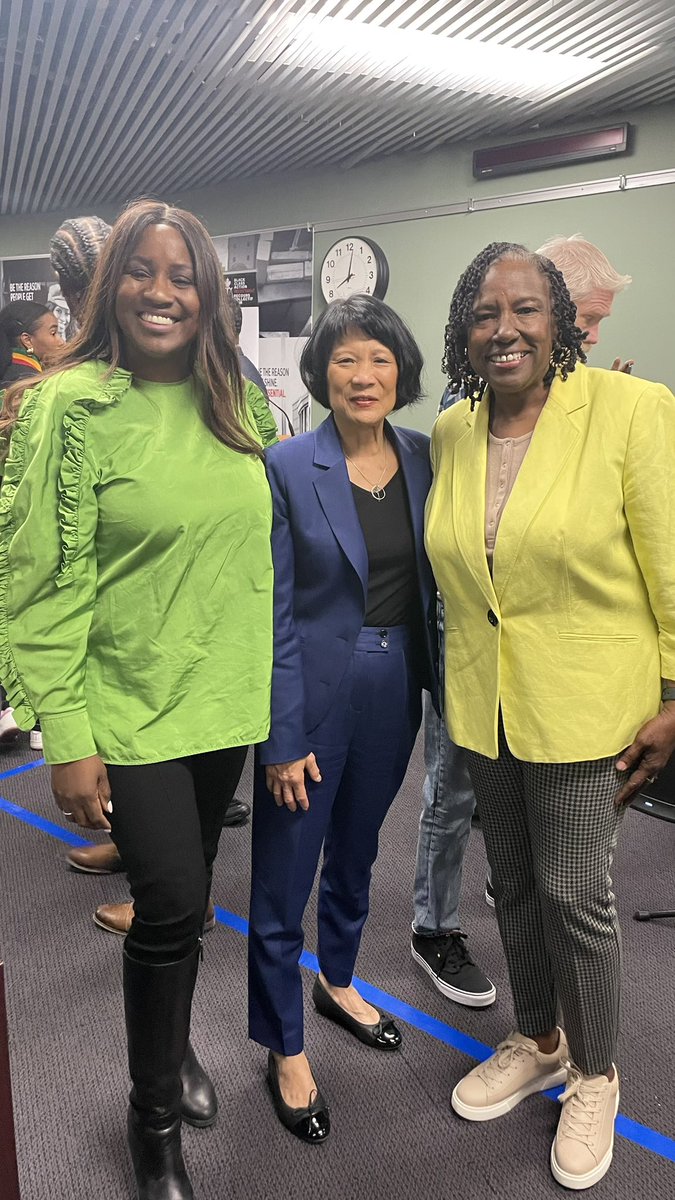 Thank you to <a href="/DelsolFrances/">Frances Delsol</a> for joining us to accept the Bob Marley Day Humanitarian award #onelove