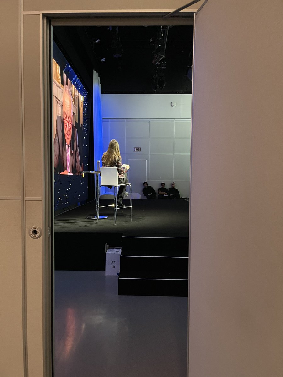 Behind-the-scenes snap: In between some pretty important votes at the Capitol, <a href="/SenSchumer/">Chuck Schumer</a> made sure to hop on with the boss <a href="/juliepsamuels/">Julie Samuels</a> about why it’s important we get AI regulation right. 

Thanks to <a href="/RichardBuery/">Richard Buery, Jr.</a>, <a href="/alexisohanian/">Alexis Ohanian 🗽</a>, &amp; the fab <a href="/RobinHoodNYC/">Robin Hood</a> team for having us!