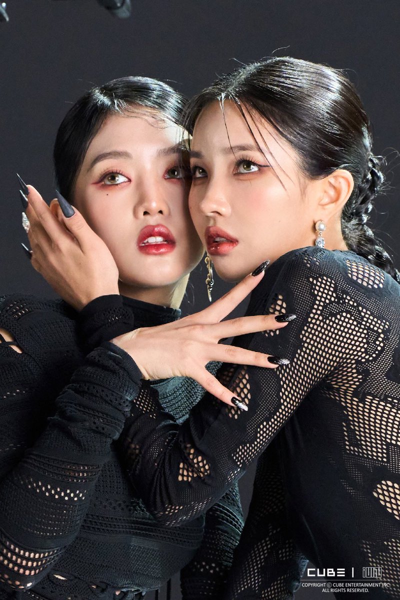 soyeonmania's tweet photo. SOYEON AND MINNIE FROM (G)I-DLE https://t.co/Ym6VW1gSep