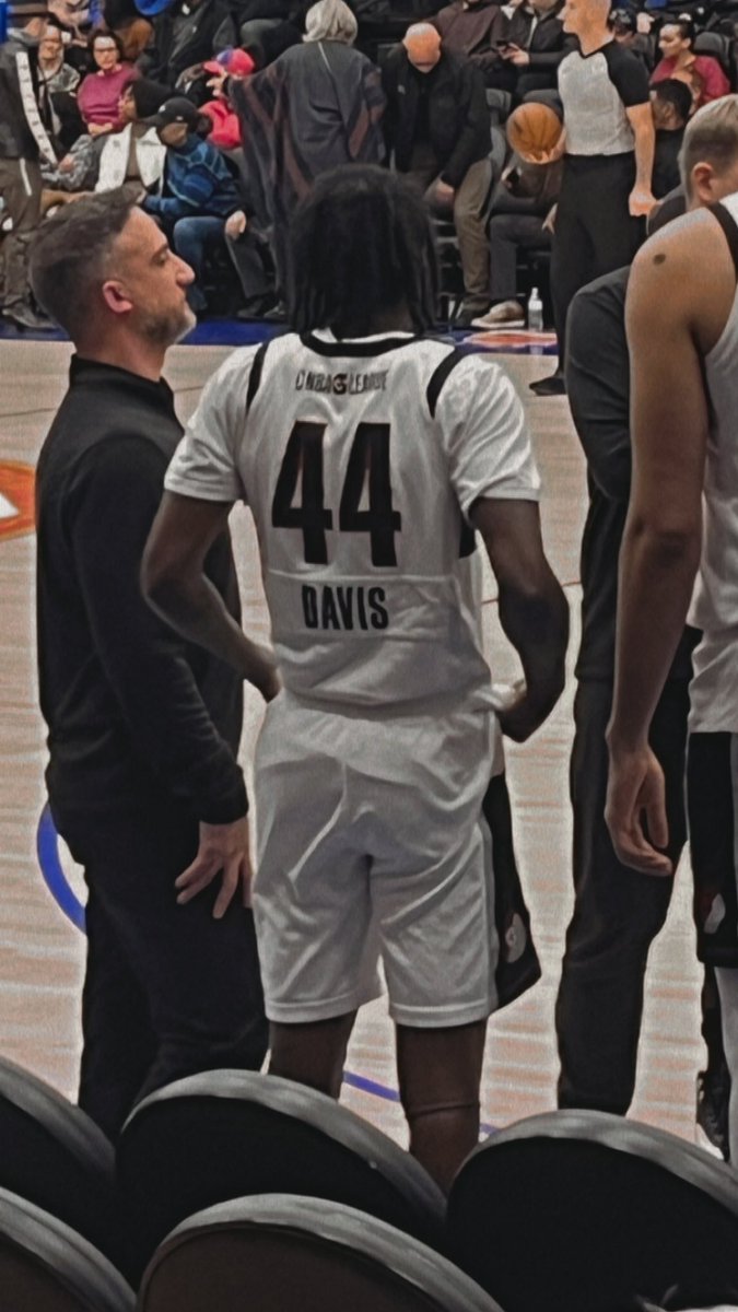 selswens's tweet photo. I feel so blessed this Tuesday night getting to see the goat play for the first time since his last game at UDM. #ripcity @Youngdvs13 https://t.co/vcOEEsiI6V