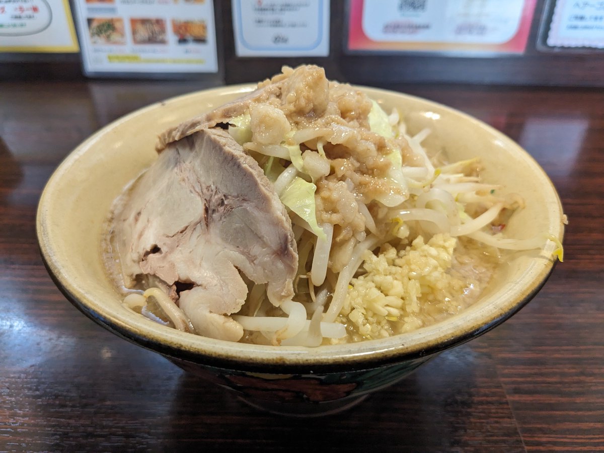 kaito080jc's tweet image. #くろとん
HEAVY Ｇ麺（限定）
大盛り

昼限定❗
タイミング良く訪問できました🍜
通常よりも太麺＆濃いめで
満足の一杯でした😁

#沖縄ラーメン