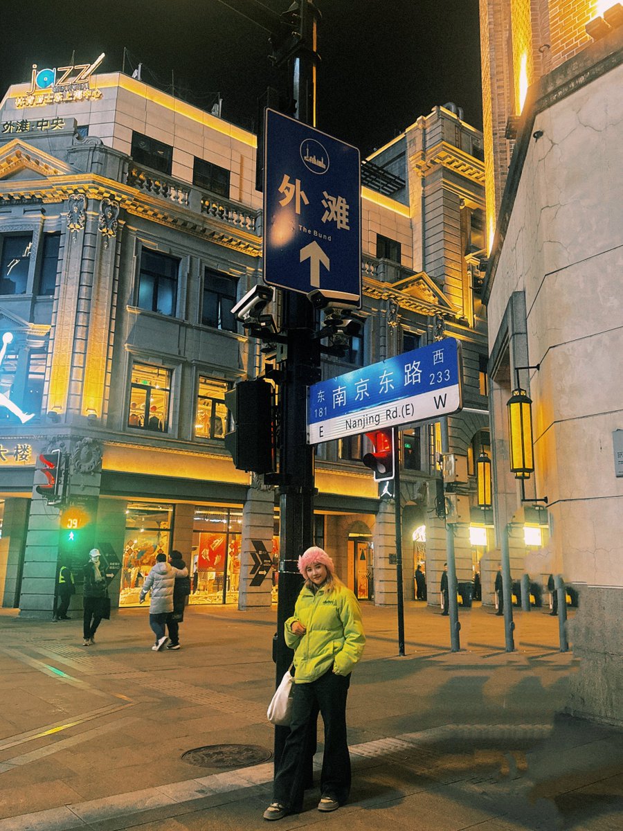 VicaLi18's tweet photo. The new year look in #Shanghai. Beautiful night view along #waitan.
#happynewyear #theyearof2024 https://t.co/j0C0LugDRV