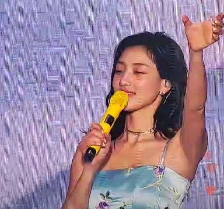 doitforourtwice's tweet photo. 🇧🇷  • Jihyo antes de presentar Alcohol-Free:

“ONCE, tengo sed, creo que me voy a tomar un tequila. Levanten sus copas”.

#TWICE #TWICEnoBrasil #TWICE_5TH_WORLD_TOUR @JYPETWICE https://t.co/q5EQwQBups
