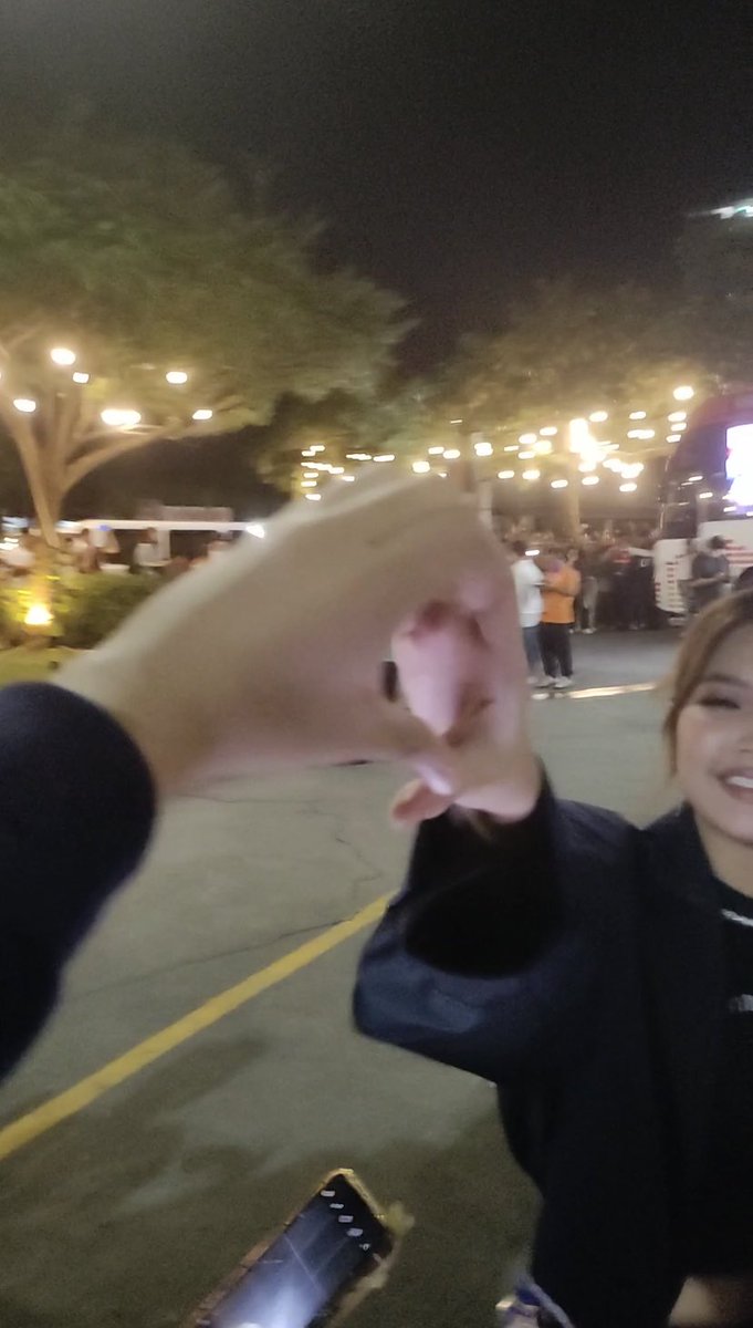 cedrickcon_'s tweet photo. 2/8 KUKUMPLETUHIN KO ANG AKING HEART AGENDA @bini_jhoanna @bini_colet 

BINI BACK ON WISH BUS

#BINIatVistaMallTaguig
#BINI @BINI_ph https://t.co/Gs1EY6tBQT