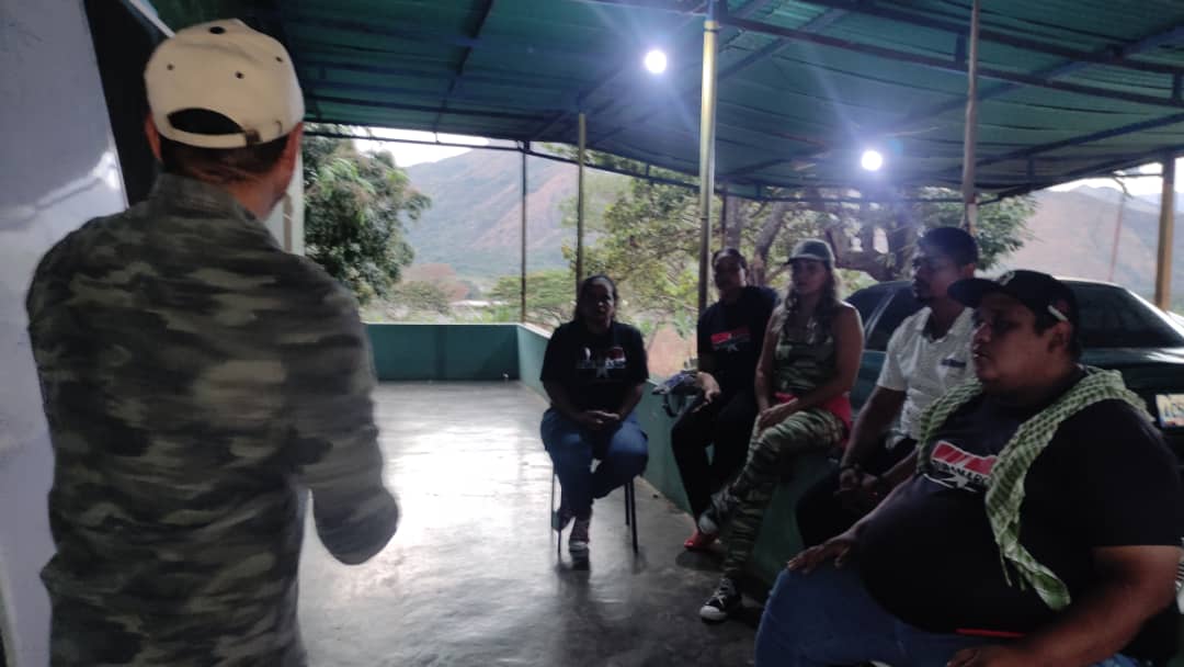 GuaricoMRT2's tweet photo. El avance  de nuestros cuadros revolucionarios está en la Formación constante, planteando ideas que nos permita seguir avanzando en la construcción de nuestro planteamiento politico.

La Formación es nuestra luz 🔴⚫

#JusticiaYPaz 
@NicolasMaduro https://t.co/CnUa8iwBGn