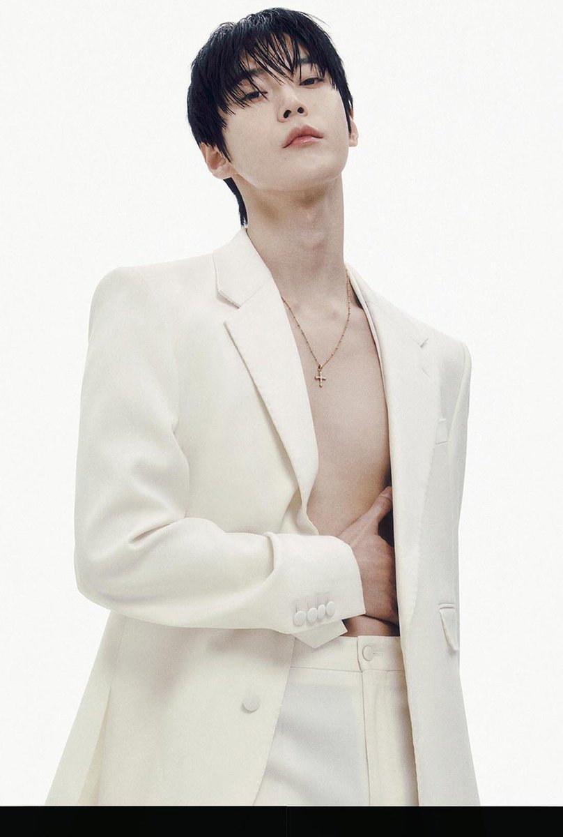 kdyfiles's tweet photo. oh my god doyoung??? https://t.co/5SqGbF4HcM